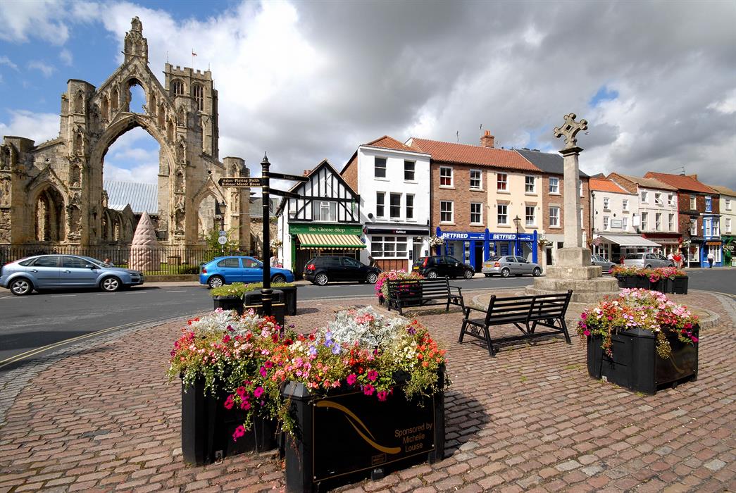 Commercial electrician Howden